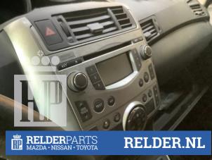 Usados Reproductor de CD y radio Toyota Verso 1.8 16V VVT-i Precio € 200,00 Norma de margen ofrecido por Relder Parts B.V.