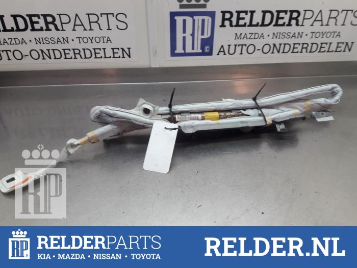 Używane Kurtyna prawa Toyota Auris (E15) 1.4 D-4D-F 16V Cena € 60,00 Procedura marży oferowane przez Relder Parts B.V.