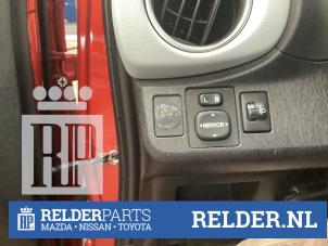 Usados Interruptor de retrovisor Toyota Yaris III (P13) 1.5 16V Hybrid Precio € 10,00 Norma de margen ofrecido por Relder Parts B.V.