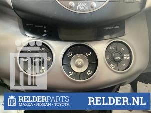 Gebrauchte Heizung Bedienpaneel Toyota RAV4 (A3) 2.2 D-4D 16V 4x4 Preis € 70,00 Margenregelung angeboten von Relder Parts B.V.