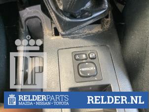 Usagé Commutateur rétroviseur Toyota RAV4 (A3) 2.2 D-4D 16V 4x4 Prix € 10,00 Règlement à la marge proposé par Relder Parts B.V.