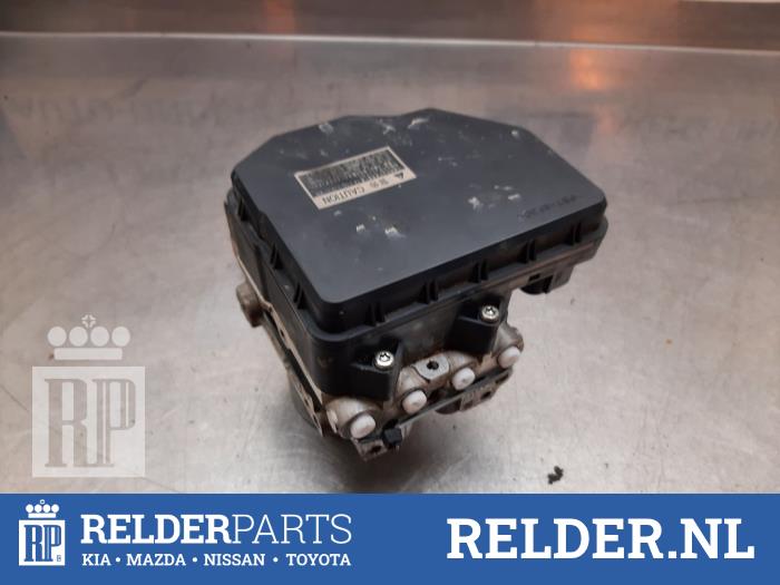Używane Pompa ABS Toyota RAV4 (A3) 2.0 16V Valvematic 4x2 Cena € 90,00 Procedura marży oferowane przez Relder Parts B.V.