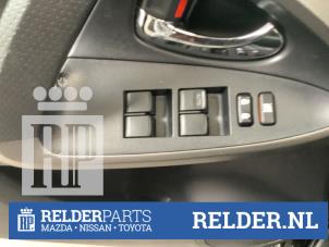 Gebrauchte Elektrisches Fenster Schalter Toyota RAV4 (A3) 2.0 16V Valvematic 4x2 Preis € 50,00 Margenregelung angeboten von Relder Parts B.V.