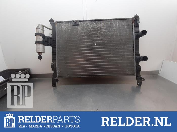 Used Radiator Nissan Qashqai (J10) 2.0 16V Price € 45,00 Margin scheme offered by Relder Parts B.V.