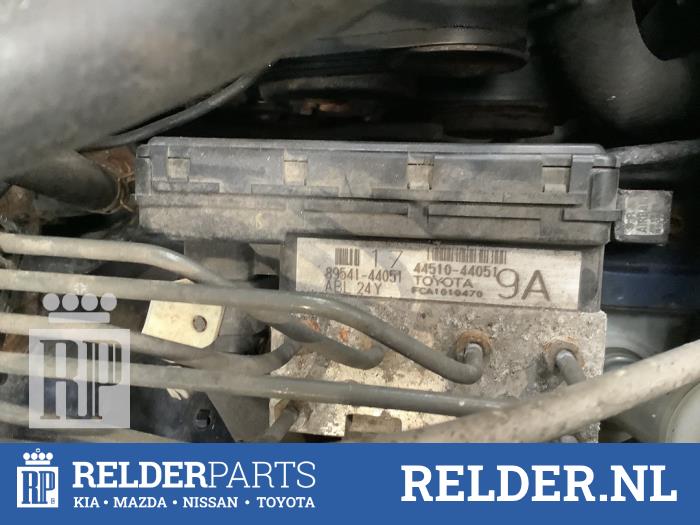 Usagé Bloc ABS Toyota Avensis Verso (M20) 2.0 16V VVT-i D-4 Prix € 50,00 Règlement à la marge proposé par Relder Parts B.V.