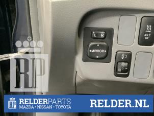 Usados Interruptor de retrovisor Toyota Avensis Verso (M20) 2.0 16V VVT-i D-4 Precio € 18,00 Norma de margen ofrecido por Relder Parts B.V.