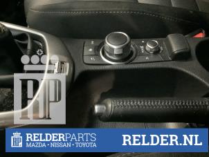 Gebrauchte I-Drive Taste Mazda CX-3 2.0 SkyActiv-G 120 Preis € 75,00 Margenregelung angeboten von Relder Parts B.V.
