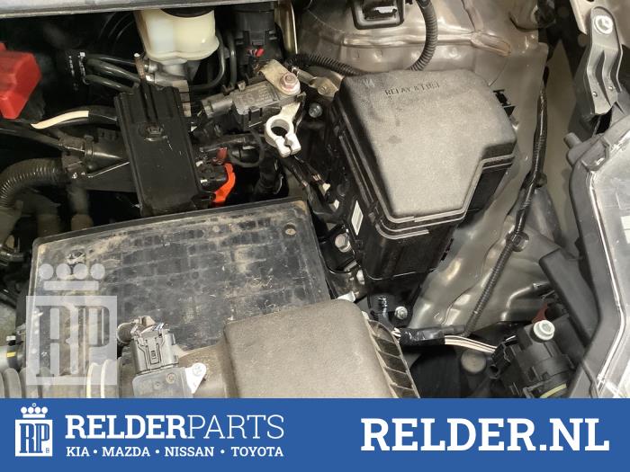 Fuse box Toyota Yaris III 1.5 16V Dual VVTiE Relder Parts B.V.