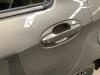 Poignée de porte arrière gauche d'un Toyota Yaris III (P13) 1.5 16V Dual VVT-iE 2020