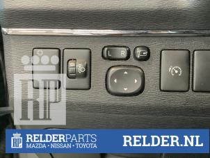 Usagé Commutateur rétroviseur Toyota Avensis Wagon (T27) 2.0 16V D-4D-F Prix € 30,00 Règlement à la marge proposé par Relder Parts B.V.