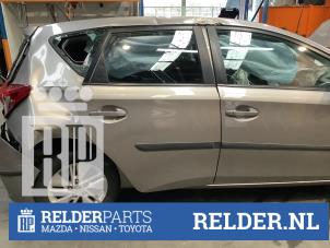 Używane Drzwi prawe tylne wersja 4-drzwiowa Toyota Auris (E18) 1.8 16V Hybrid Cena € 200,00 Procedura marży oferowane przez Relder Parts B.V.