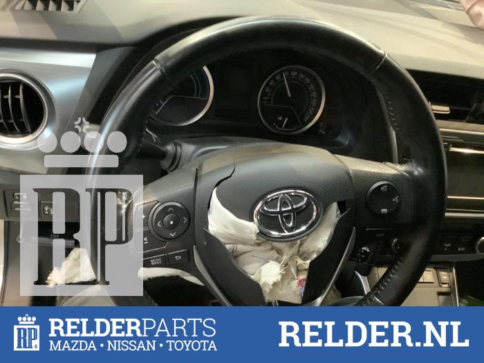 Steering wheel from a Toyota Auris (E18) 1.8 16V Hybrid 2013