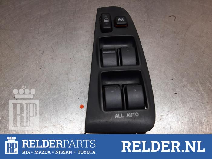 Usados Interruptor de ventanilla eléctrica Toyota Avensis Wagon (T25/B1E) 2.0 16V VVT-i D4 Precio € 45,00 Norma de margen ofrecido por Relder Parts B.V.