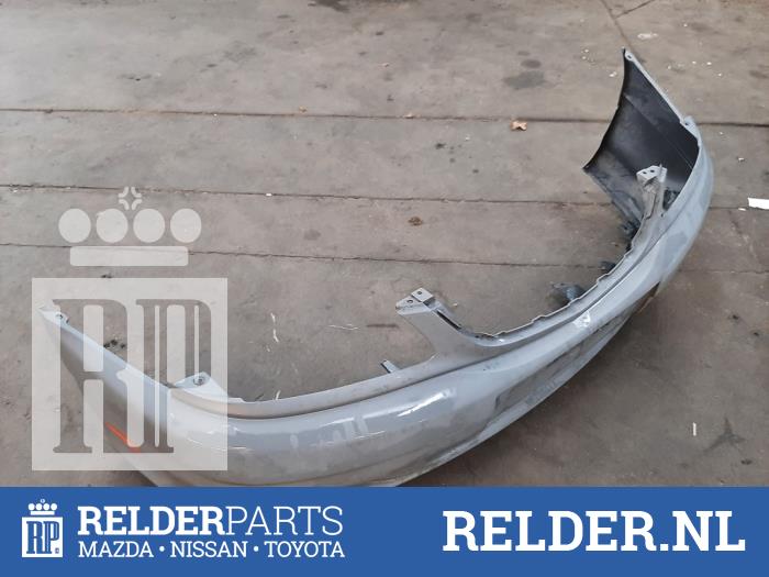 Front bumper from a Toyota Avensis (T22) 1.8 16V VVT-i