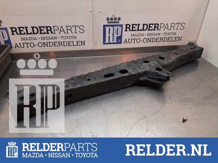 Radiator bar from a Toyota Avensis Wagon (T27) 2.0 16V D-4D-F 2011