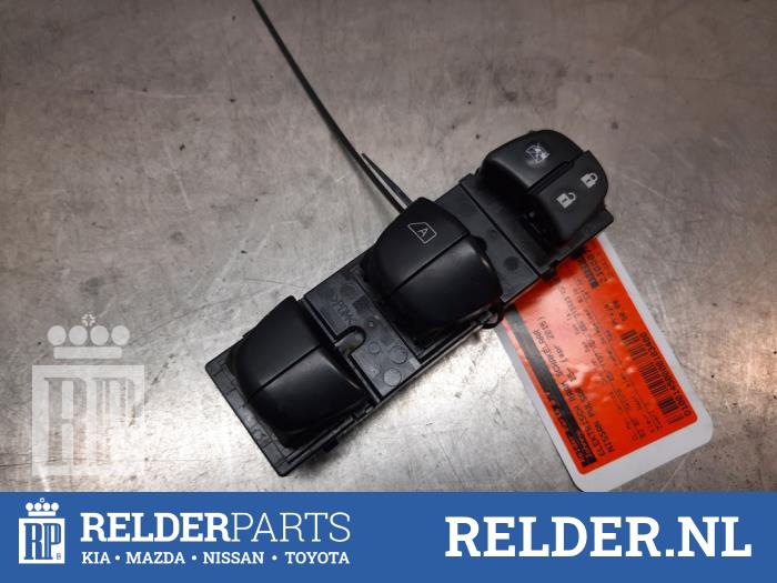 Usados Interruptor de ventanilla eléctrica Nissan Pulsar (C13) 1.2 DIG-T 16V Precio € 50,00 Norma de margen ofrecido por Relder Parts B.V.