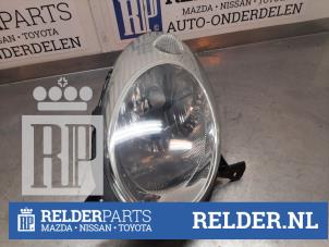 Używane Reflektor lewy Nissan Micra (K12) 1.2 16V Cena € 45,00 Procedura marży oferowane przez Relder Parts B.V.