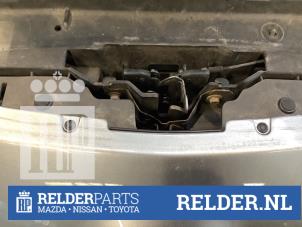 Używane Mechanizm zamka pokrywy silnika Mazda 3 Sport (BL14/BLA4/BLB4) 1.6i MZR 16V Cena € 25,00 Procedura marży oferowane przez Relder Parts B.V.