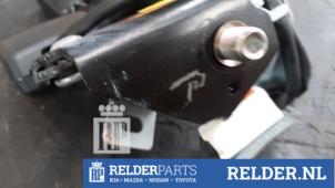 Begagnade Bakre bältesspänne, mitten Mazda 3 (BM/BN) 2.0 SkyActiv-G 16V Pris € 25,00 Marginaltabell erbjuds av Relder Parts B.V.