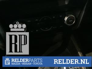 Używane Panel sterowania nagrzewnicy Mazda 3 (BM/BN) 2.0 SkyActiv-G 16V Cena € 75,00 Procedura marży oferowane przez Relder Parts B.V.