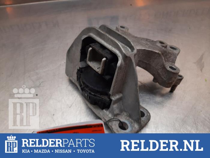 Used Engine mount Nissan Qashqai (J11) 1.2 DIG-T 16V Price € 30,00 Margin scheme offered by Relder Parts B.V.