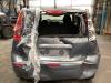 Insertion ceinture de sécurité arrière gauche d'un Nissan Note (E11), 2006 / 2013 1.4 16V, MPV, Essence, 1.386cc, 65kW (88pk), FWD, CR14DE, 2006-03 / 2012-06, E11AA 2008