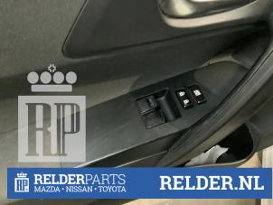 Usagé Commutateur vitre électrique Toyota Auris (E18) 1.8 16V Hybrid Prix € 75,00 Règlement à la marge proposé par Relder Parts B.V.