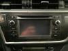 Radio CD Spieler van een Toyota Auris (E18) 1.8 16V Hybrid 2013