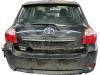 Insertion ceinture de sécurité arrière centre d'un Toyota Auris (E15), 2006 / 2012 1.8 16V HSD Full Hybrid, Berline avec hayon arrière, Electrique Essence, 1.798cc, 100kW (136pk), FWD, 2ZRFXE, 2010-09 / 2012-09, ZWE150 2011