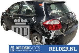 Używane Wtyk pasa bezpieczenstwa lewy tyl Toyota Auris (E15) 1.8 16V HSD Full Hybrid Cena € 20,00 Procedura marży oferowane przez Relder Parts B.V.