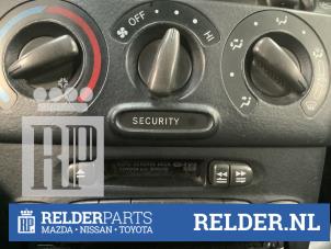 Gebrauchte Radio CD Spieler Toyota Yaris Verso (P2) 1.3 16V Preis auf Anfrage angeboten von Relder Parts B.V.