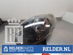 Używane Reflektor lewy Nissan Micra (K12) 1.2 16V Cena € 35,00 Procedura marży oferowane przez Relder Parts B.V.