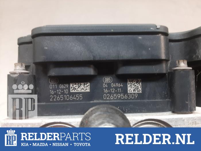 Usagé Ordinateur ABS Toyota Aygo (B40) 1.0 12V VVT-i Prix € 75,00 Règlement à la marge proposé par Relder Parts B.V.
