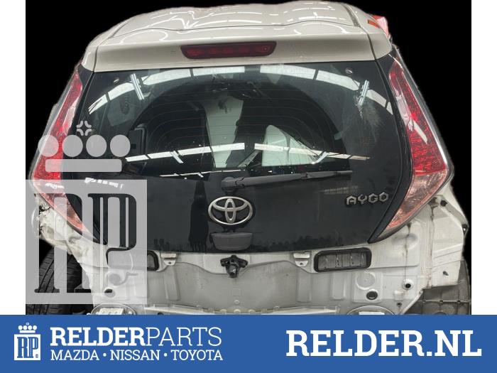 Rear seatbelt buckle, right from a Toyota Aygo (B40) 1.0 12V VVT-i 2017