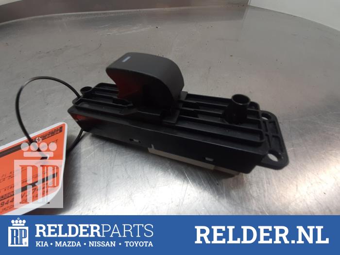 Usados Interruptor de ventanilla eléctrica Mazda 6 Sport (GH14/GHA4) 2.2 CDVi 16V 130 Precio € 15,00 Norma de margen ofrecido por Relder Parts B.V.