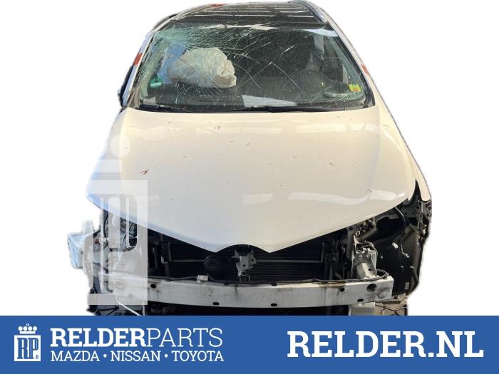 Wheel arch liner from a Toyota Auris Touring Sports (E18) 1.8 16V Hybrid 2014