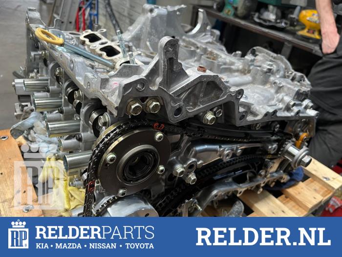 Engine from a Toyota C-HR (X1,X5) 2.0 16V Hybrid 2020