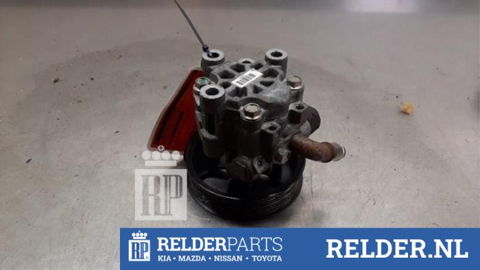 Usagé Pompe de direction Toyota Avensis (T25/B1B) 2.0 16V VVT-i D4 Prix € 45,00 Règlement à la marge proposé par Relder Parts B.V.