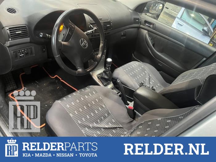 Usagé Pompe de direction Toyota Avensis Wagon (T25/B1E) 2.0 16V D-4D-F Prix € 45,00 Règlement à la marge proposé par Relder Parts B.V.