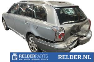 Usados Tensor de cinturón de seguridad izquierda detrás Toyota Avensis Wagon (T25/B1E) 2.0 16V D-4D-F Precio € 30,00 Norma de margen ofrecido por Relder Parts B.V.
