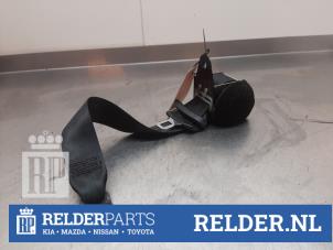 Usados Tensor de cinturón de seguridad izquierda detrás Toyota Avensis Wagon (T27) 2.0 16V D-4D-F Precio € 25,00 Norma de margen ofrecido por Relder Parts B.V.