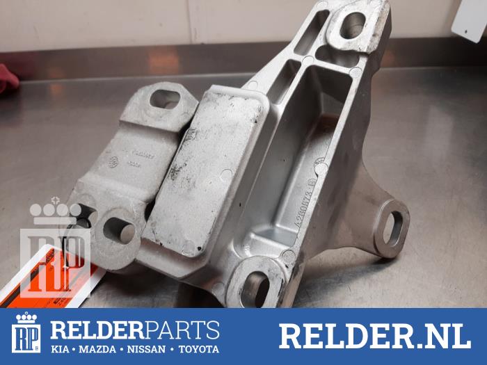 Usagé Support moteur Mazda MX-30 e-SkyActiv 145 Prix € 100,00 Règlement à la marge proposé par Relder Parts B.V.
