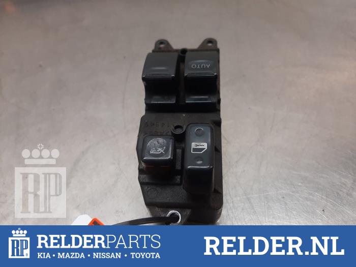 Usados Interruptor de ventanilla eléctrica Toyota Yaris Verso (P2) 1.3 16V Precio € 50,00 Norma de margen ofrecido por Relder Parts B.V.