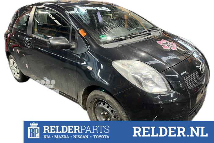 Usagé Radiateur Toyota Yaris II (P9) 1.3 16V VVT-i Prix € 50,00 Règlement à la marge proposé par Relder Parts B.V.