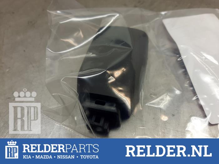 Begagnade Regnsensor Toyota iQ 1.0 12V VVT-i Pris € 25,00 Marginaltabell erbjuds av Relder Parts B.V.