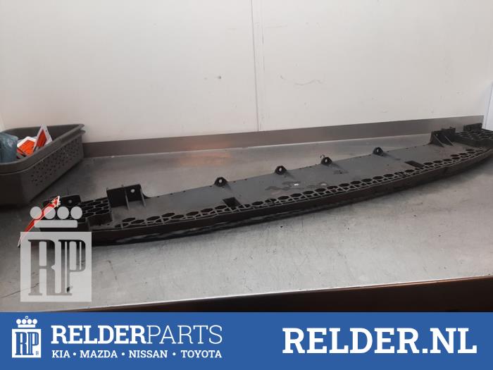 Usados Parachoque placa base Kia Cee'd Sporty Wagon (EDF) 1.4 16V Precio € 35,00 Norma de margen ofrecido por Relder Parts B.V.