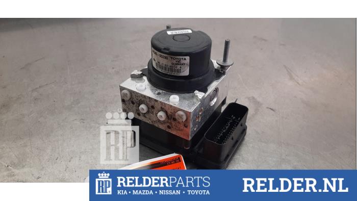 Usagé Ordinateur ABS Toyota Yaris III (P13) 1.0 12V VVT-i Prix € 90,00 Règlement à la marge proposé par Relder Parts B.V.