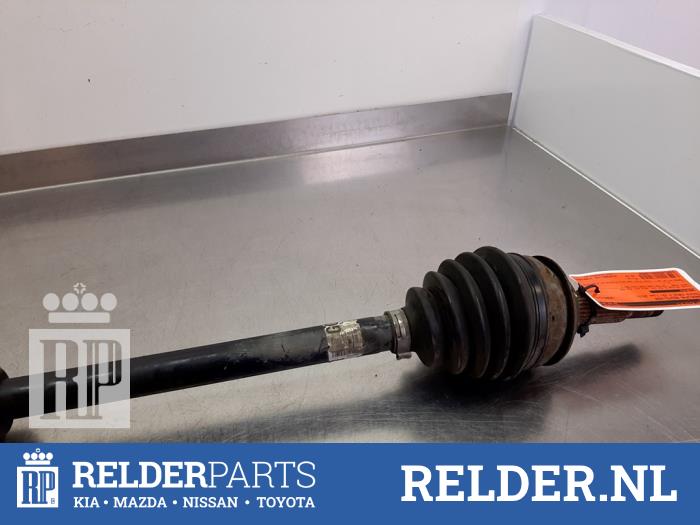 Gebrauchte Antriebswelle rechts vorne Toyota Yaris III (P13) 1.4 D-4D-F Preis € 40,00 Margenregelung angeboten von Relder Parts B.V.