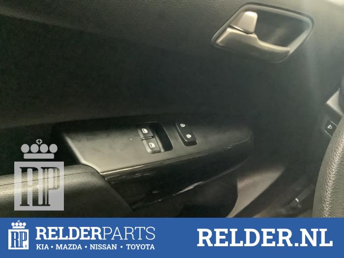 Usados Interruptor de ventanilla eléctrica Kia Picanto (JA) 1.0 DPi 12V Precio € 50,00 Norma de margen ofrecido por Relder Parts B.V.