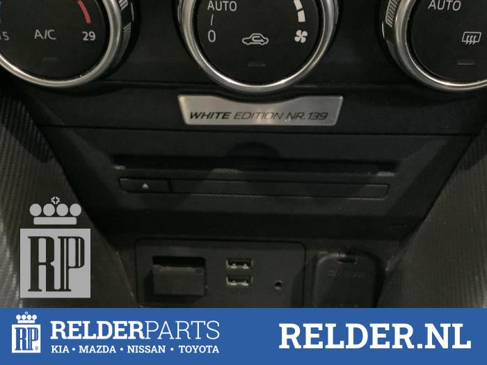 Używane Radioodtwarzacz CD Mazda 2 (DJ/DL) 1.5 SkyActiv-G 90 Cena € 75,00 Procedura marży oferowane przez Relder Parts B.V.